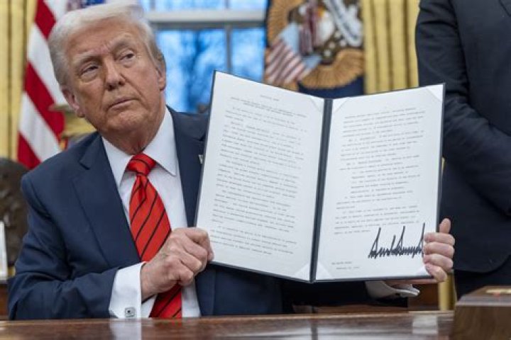 Can US companies bribing foreign officials?