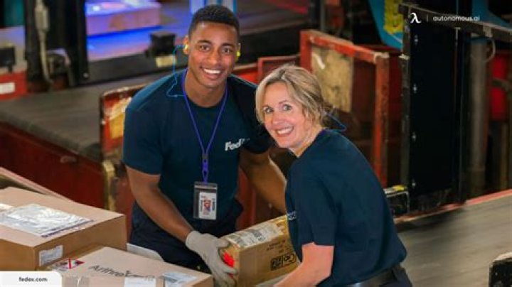 Do FedEx workers work on Sunday?