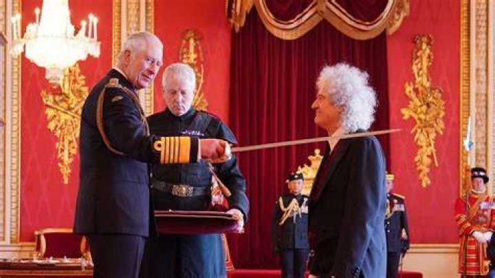 Has Queen Elizabeth ever knighted an American?