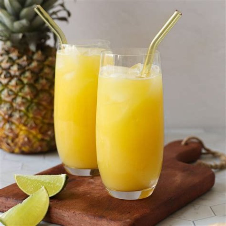 How do you preserve fresh pineapple juice?