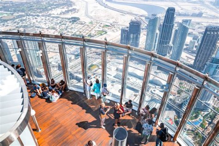 How many floors are there in Canary Wharf?