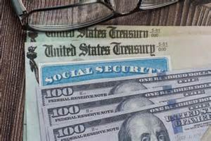 How much can you make and draw Social Security at 66?