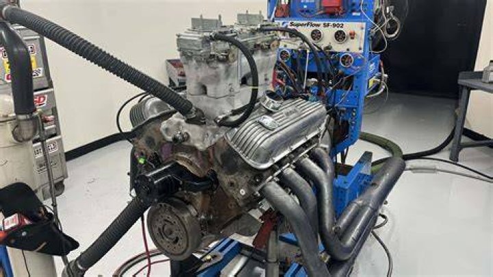 How much do custom engine builders make?