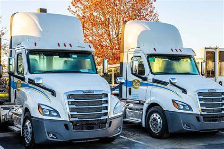 How much does a trucking company make per truck?