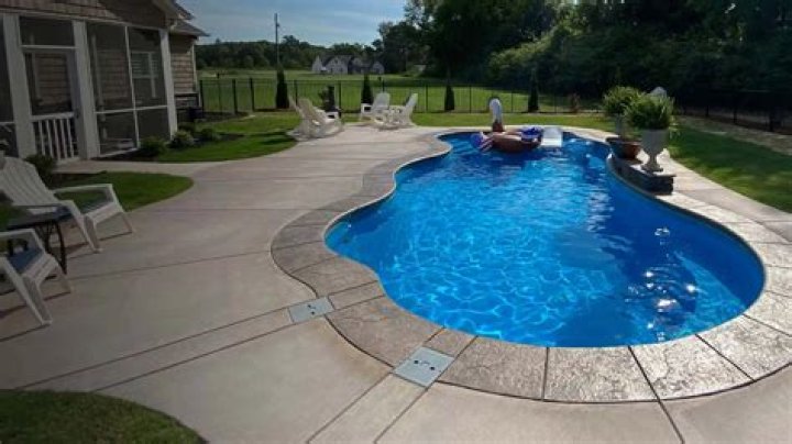 How much does it cost to replace a 16×32 pool liner?
