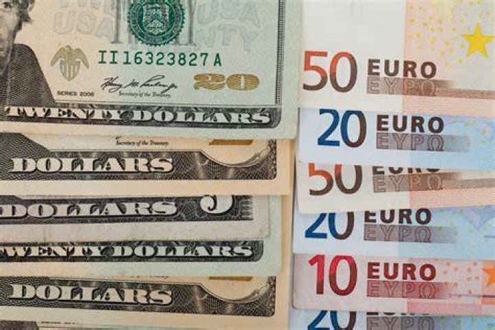 How much is a euro in dollars and cents?