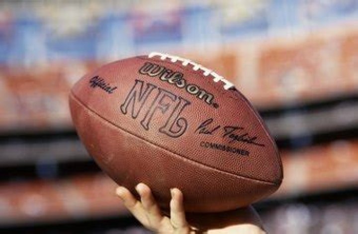 How much money does a NFL player make a year?