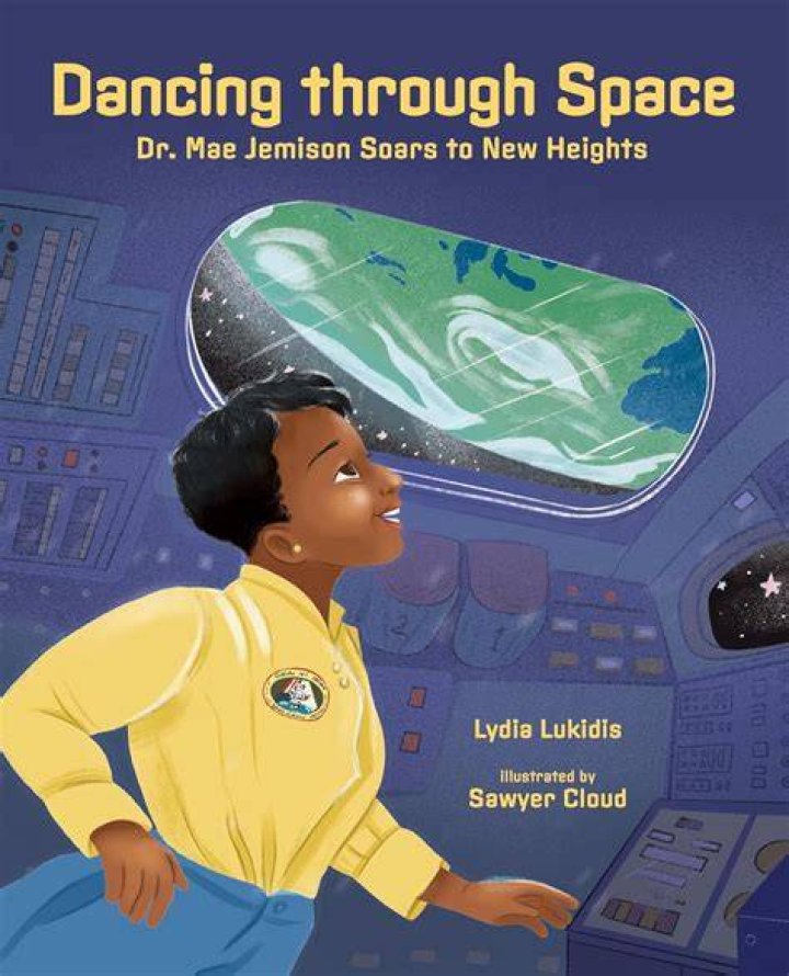 What are some things Mae Jemison liked to do as a child?