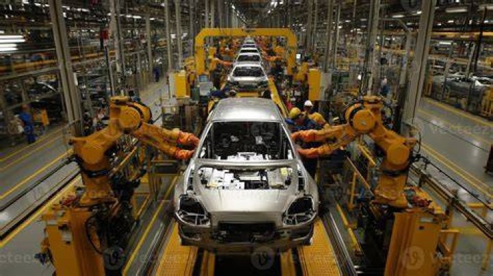 What car company uses robots?