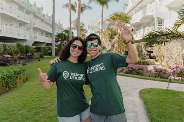 What do Mexican resort workers get paid?