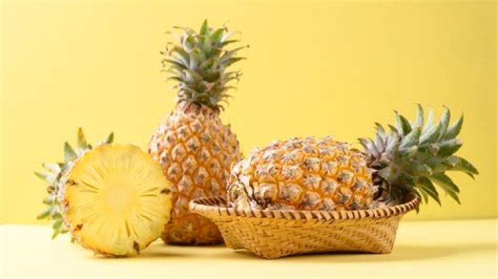 What is pineapple crown?