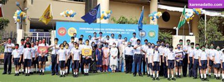 What is the fees of Dhirubhai Ambani School?