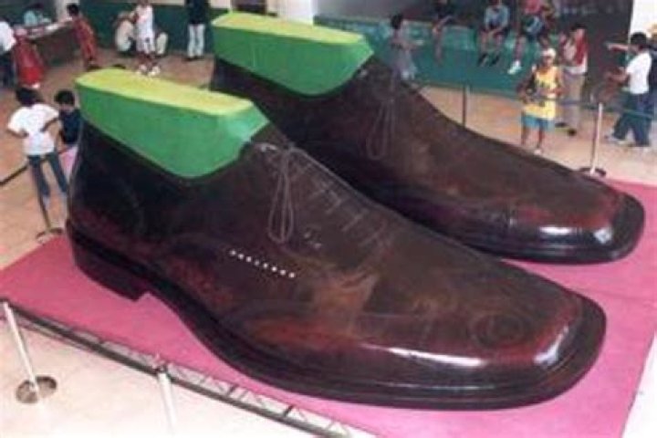 What president has the biggest shoe size?