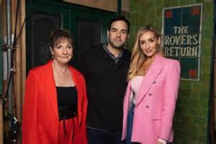 Where are the streets at the beginning of Coronation Street?