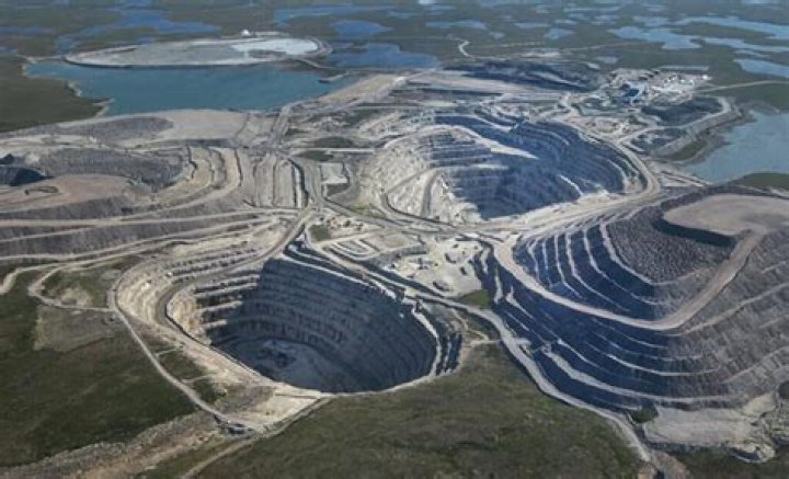 Where is the De Beers diamond mine?