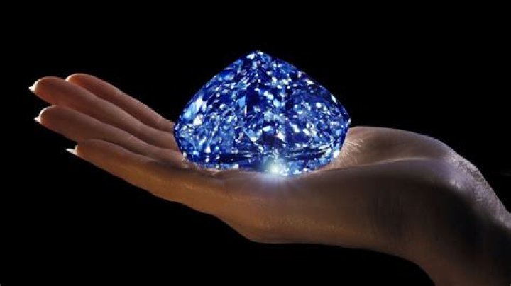 Which is the most rarest diamond in the world?