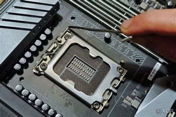 Which piece of hardware does the CPU connect to?