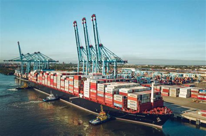Who owns APM Maersk?
