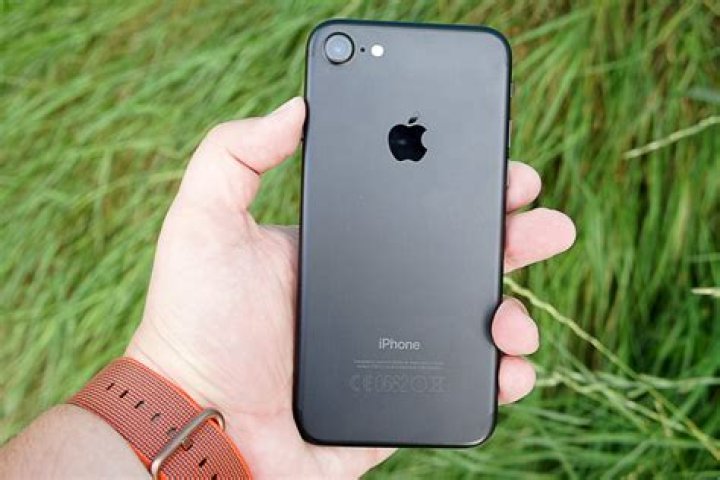 Who was the iPhone 7 made by?
